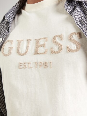 GUESS Μπλουζάκι σε μπεζ