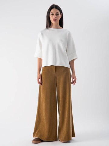 Pullover di MND in bianco