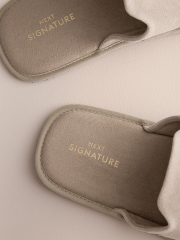 Pantoufle 'Signature' Next en gris
