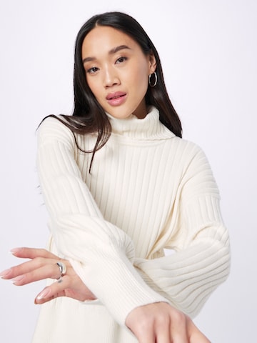 ESPRIT Пуловер в бяло