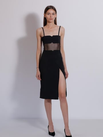 UVIA Kleit 'UVIA, Rochie midi cu slit lateral Divine, Negru, XS', värv must: eest vaates