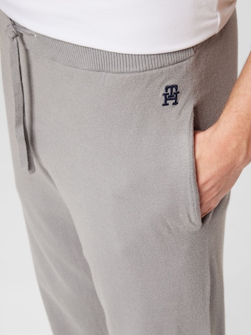 TOMMY HILFIGER Regular Trousers in Grey