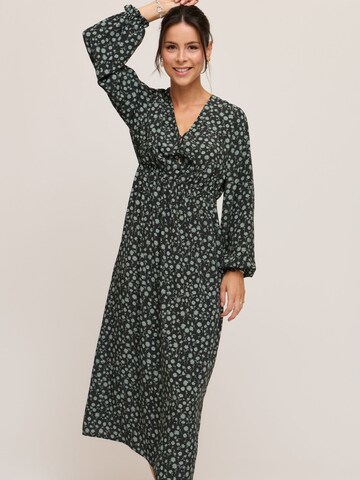 Rochie de la A LOT LESS pe verde