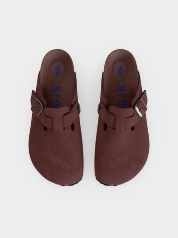 BIRKENSTOCK Muiltjes 'Boston' in Bruin