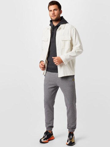 Lyle & Scott Свитшот в Серый