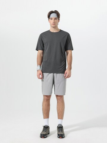 YOUTHUP Performance Shirt 'Feuchttrans' in Grey