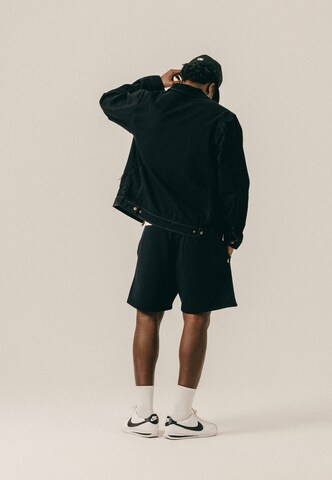 BLKVIS Normální Kalhoty – černá