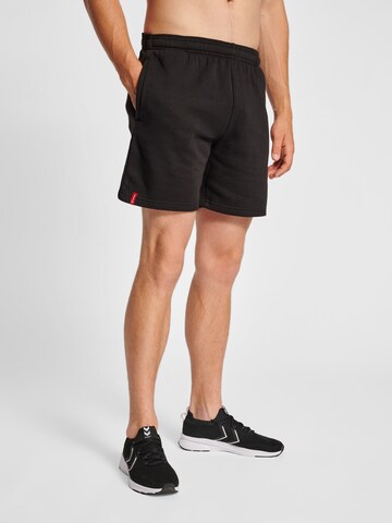 Hummel Regular Pants in Black: front