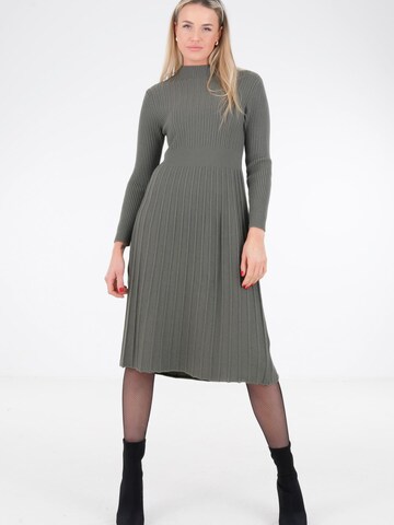 YC Fashion & Style Dress 'Elegant Flare' in Green: front