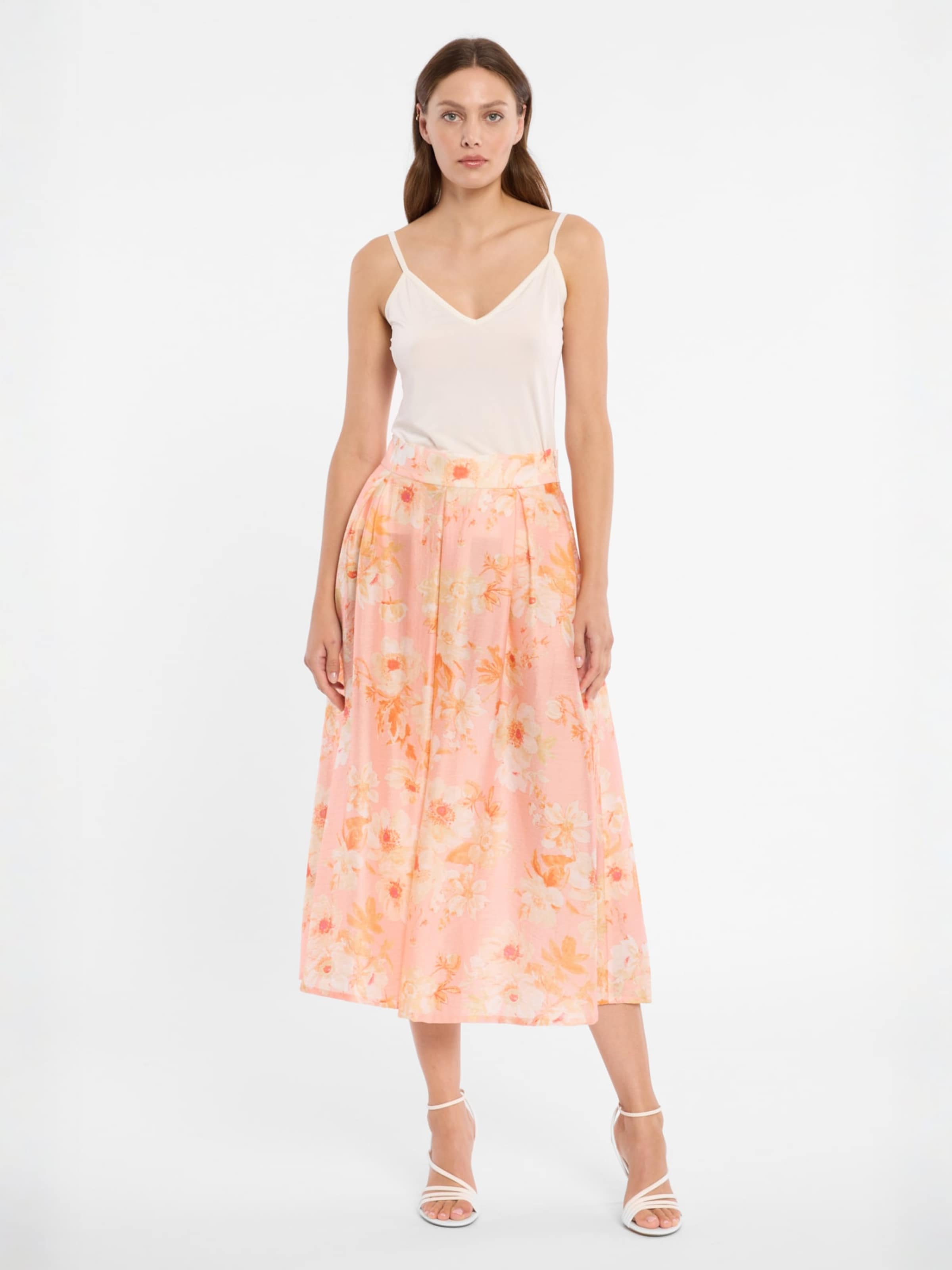 Ana Alcazar Rok in Roze