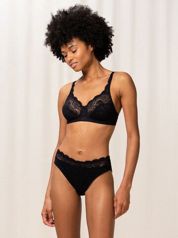 Soutien-gorge ' Amourette 300 ' TRIUMPH en noir : devant