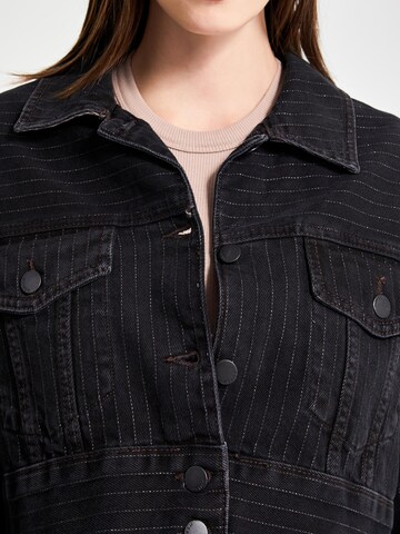 Veste mi-saison 'Striped Denim Jacket' IT'S BASIC en noir