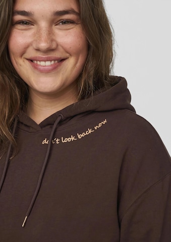 Sweat-shirt QS en marron : devant