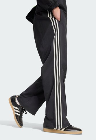 ADIDAS ORIGINALS - Loosefit Pantalón 'Britcore' en negro