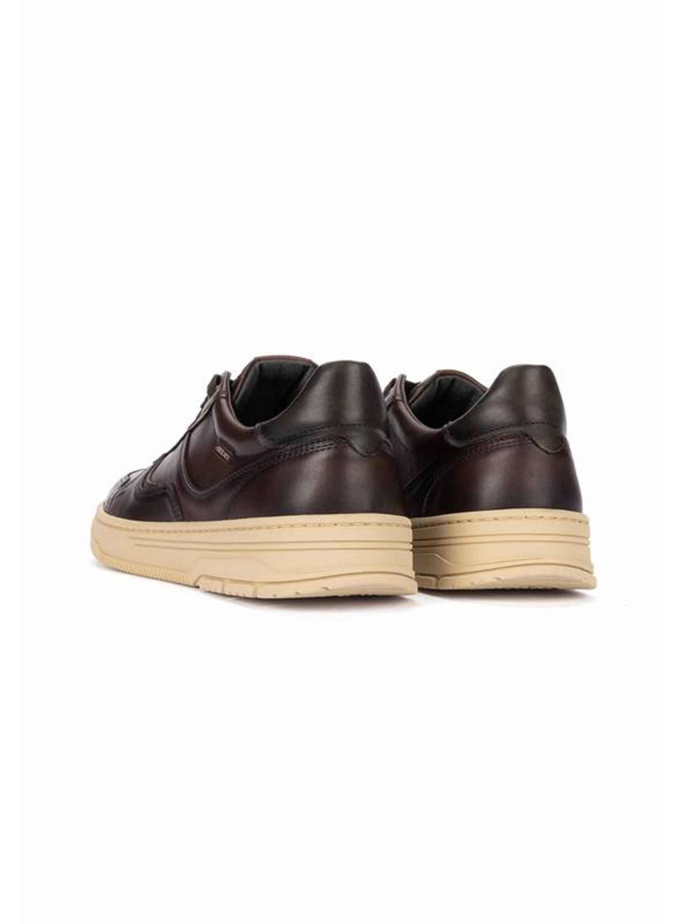 PIKOLINOS Låg sneaker 'Salinas' i brun