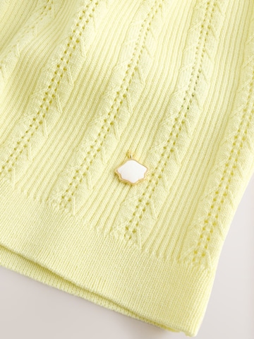 Tricou de la Next pe galben