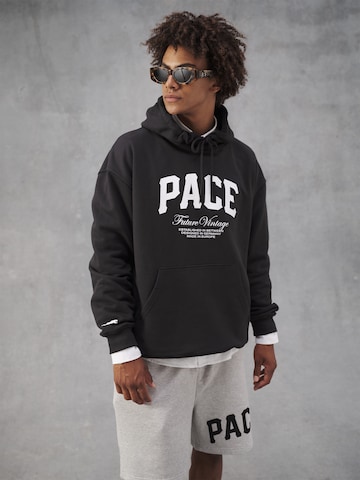 Pacemaker Sweatshirt 'Cem' in Black: front