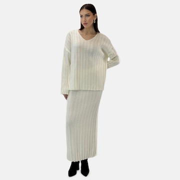 Elara Workwear in White: front