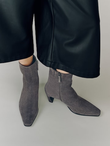Next - Botines 'Forever Comfort' en gris: frente