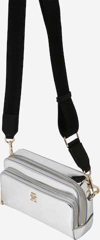 TOMMY HILFIGER Tasche 'Iconic' in Silber
