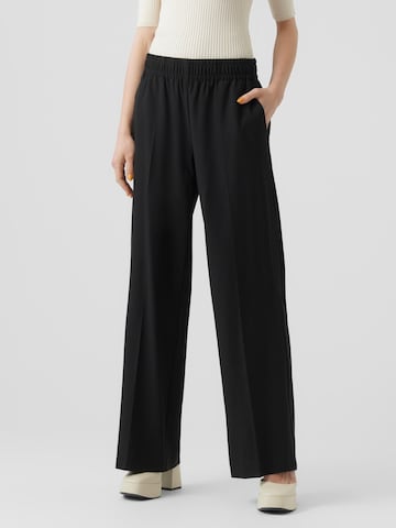 VERO MODA Wide Leg Bukser med fals 'SADIASUI' i sort: forside