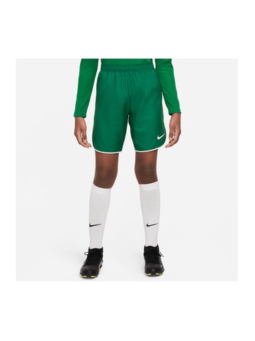 Loosefit Pantalon de sport NIKE en vert : devant