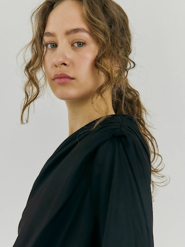 NORR Toppi 'Talua' värissä musta