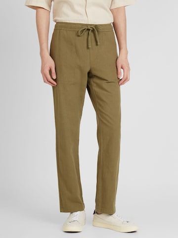 KnowledgeCotton Apparel Regular Trousers in Green: front