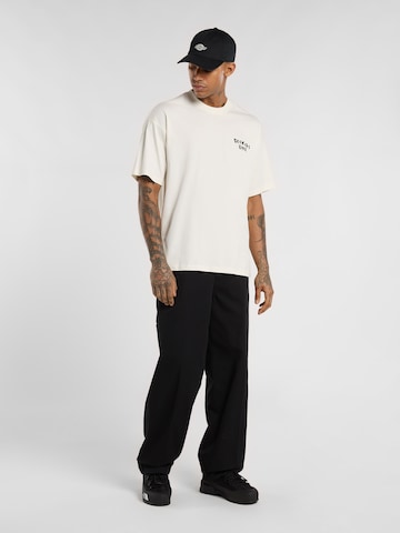 DICKIES T-shirt 'Sneedville' i vit
