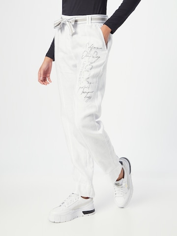 Soccx Regular Trousers in White: front