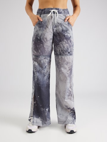 Nike Sportswear Regular Pants in Grey: front