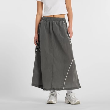 Jupe 'Sport Legacy Skirt' new balance en gris : devant