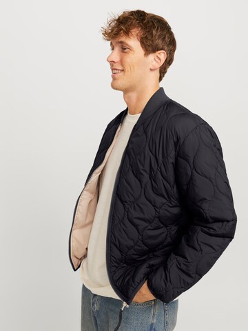 JACK & JONES Tussenjas 'JJKODA' in Zwart