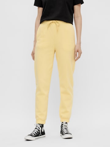 PIECES Tapered Hose 'PCChilli' in Gelb: Vorderseite