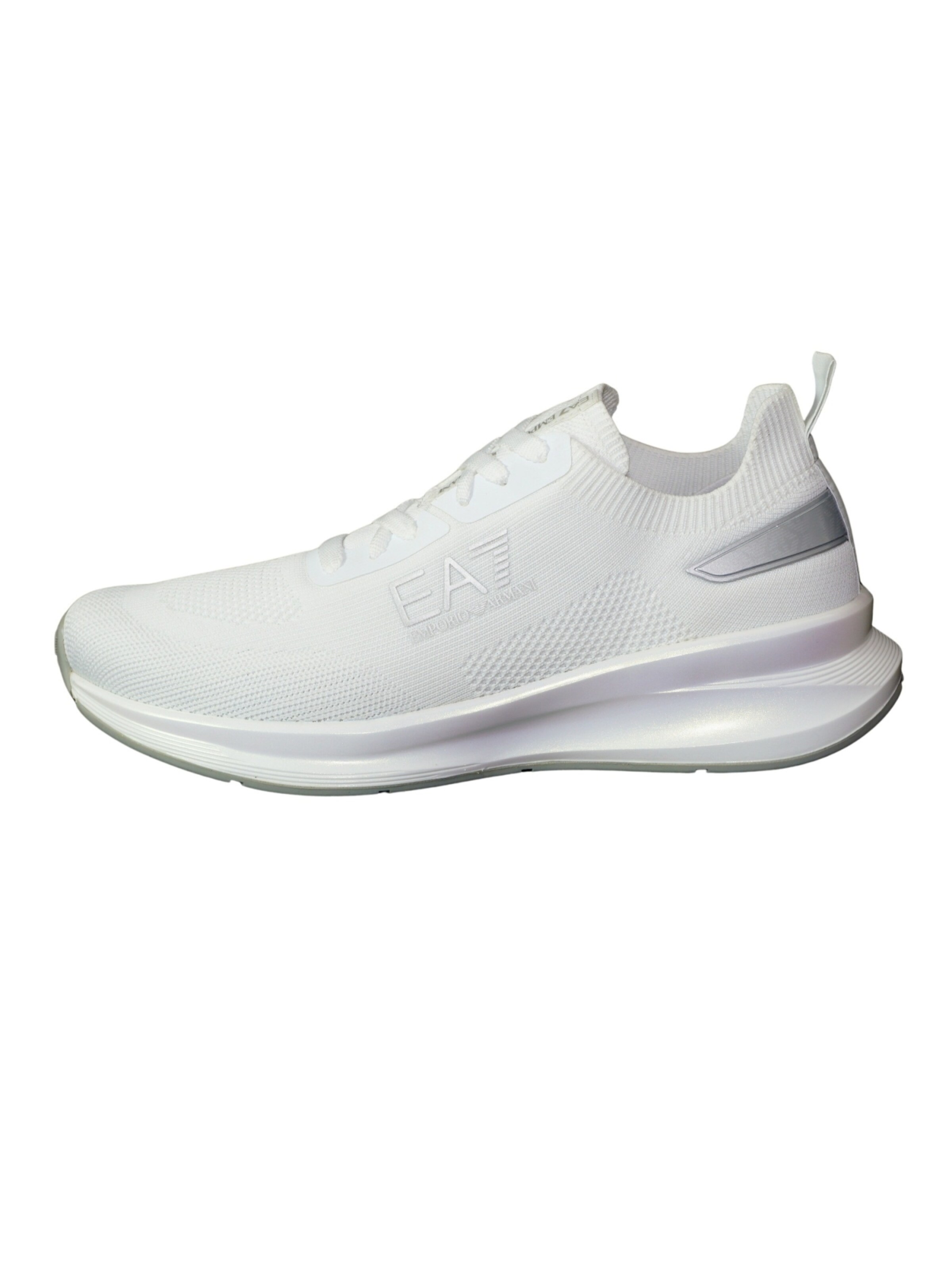 Sneaker bassa di EA7 Emporio Armani in bianco