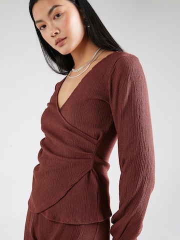 ABOUT YOU Shirt 'Fee' in Brown