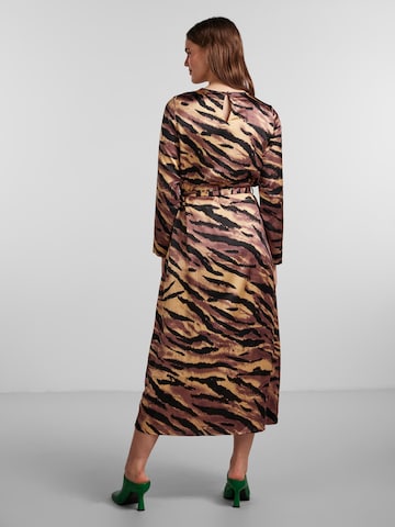 Robe PIECES en marron