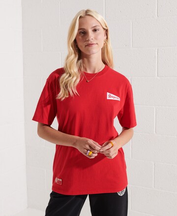 Superdry SUPERDRY College T-Shirt mit Grafik in Rot: predná strana