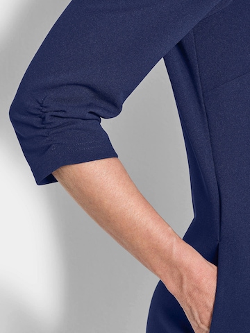 Goldner Etuikleid in Blau