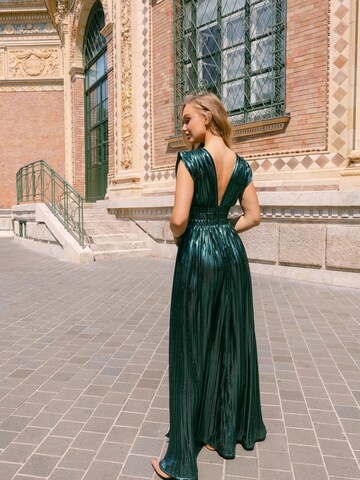 Abito da sera 'Johanna Dark Green Pleated Maxi Evening Dress' di GRAZIA STORE in verde
