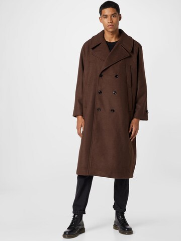 Manteau mi-saison 'Jens' WEEKDAY en marron : devant