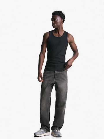 Baggy Jeans de la Bershka pe gri: față