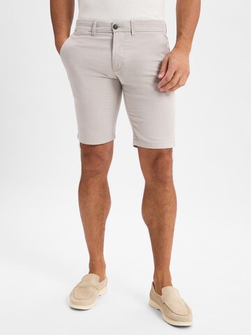 Finshley & Harding Chino Pants in Beige: front