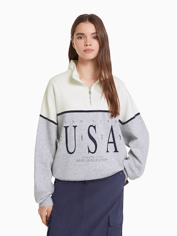 Bershka Sweatshirt in Grey: front