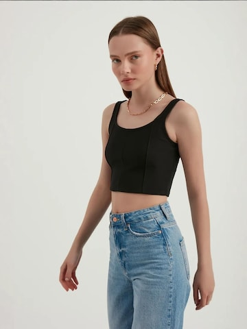 Top di Hiccup in nero