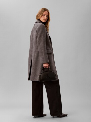 Calvin Klein Crossbody Bag in Black: front