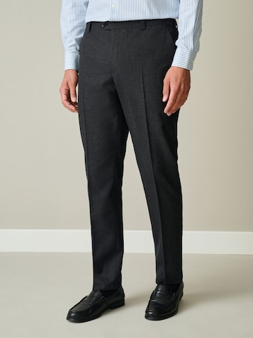 Next - regular Pantalón de pinzas en gris: frente