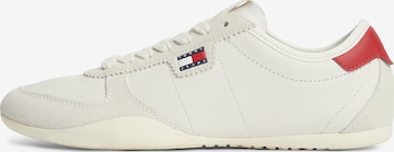 Sneaker low de la Tommy Jeans pe alb: față