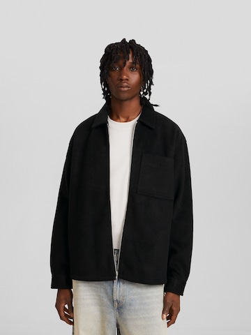 Bershka Overgangsjakke i sort: forside