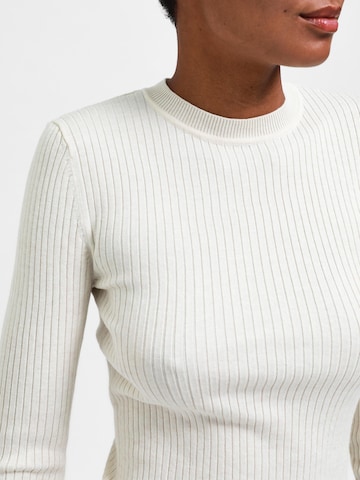 SELECTED FEMME Пуловер 'Lydia' в бяло